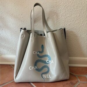 LA/TC CHA CHA CHA Vegan Leather Tote size
W. 17' with extra strap